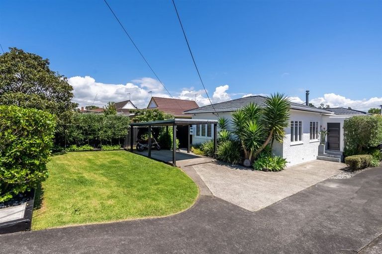 Photo of property in 1/115 Shakespeare Road, Milford, Auckland, 0620