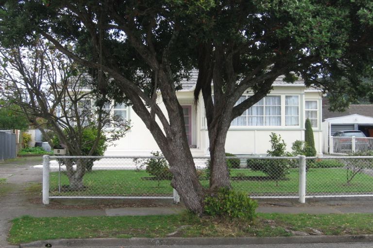 Photo of property in 1 Lockwood Crescent, Taita, Lower Hutt, 5011