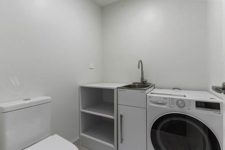 Photo of property in 41 Kingdale Road, Henderson, Auckland, 0610