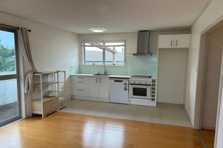 Photo of property in 8 Leatham Crescent, Opaheke, Papakura, 2113