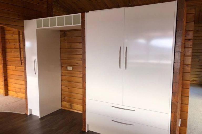 Photo of property in 21 Unsworth Drive, Unsworth Heights, Auckland, 0632