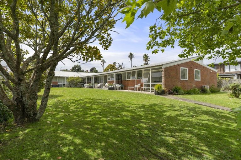 Photo of property in 2/6 North Avenue, Narrow Neck, Auckland, 0624