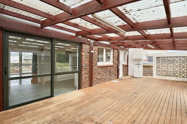 Photo of property in 15 Archmillen Avenue, Pakuranga Heights, Auckland, 2010