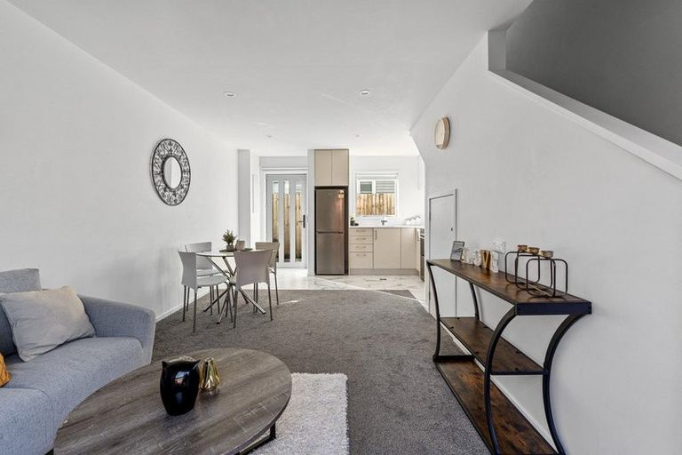 Photo of property in 4/8 Yeovil Road, Te Atatu Peninsula, Auckland, 0610