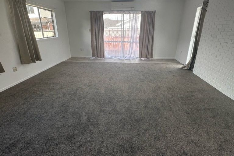 Photo of property in 1/49 Clevedon Road, Papakura, 2110