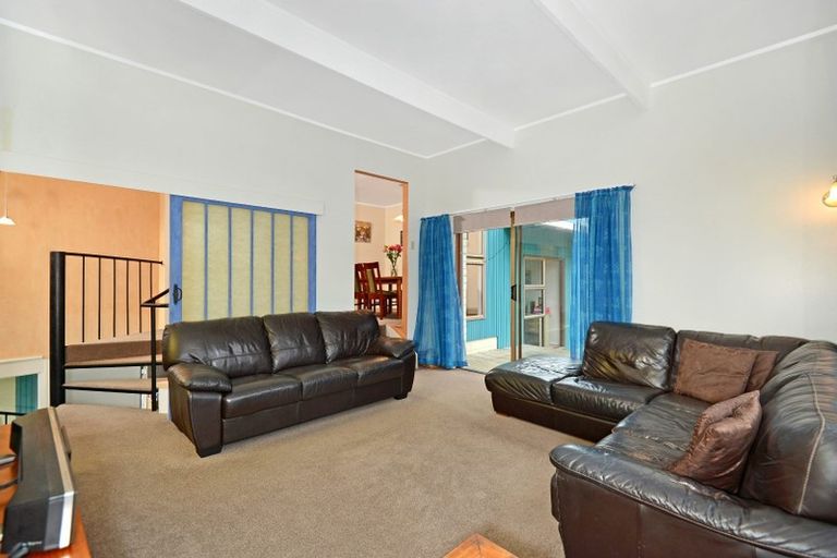Photo of property in 18 Barlow Place, Chatswood, Auckland, 0626