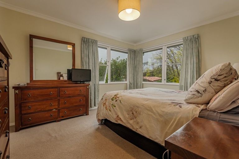 Photo of property in 1 Athlone Place, Hokowhitu, Palmerston North, 4410