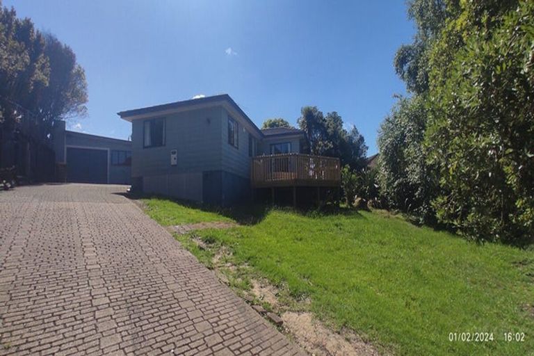 Photo of property in 15 Hydra Place, Glen Eden, Auckland, 0602