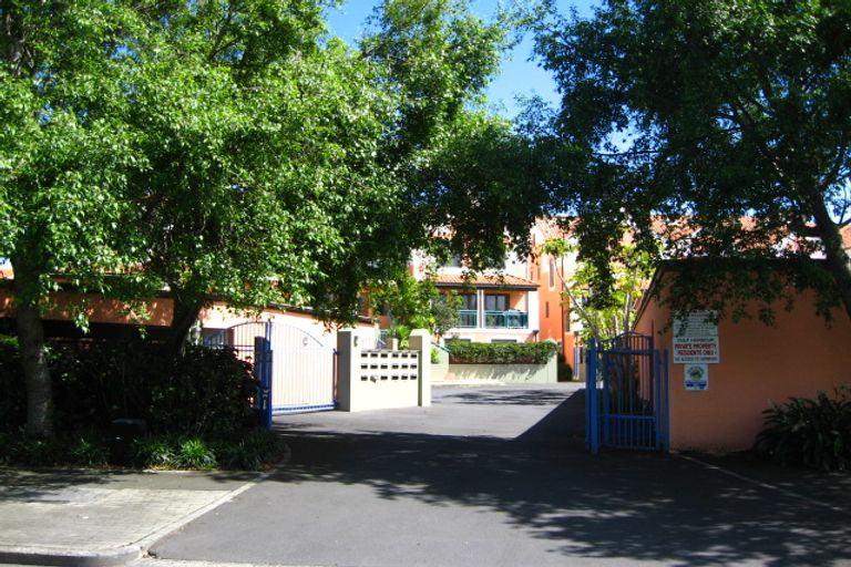 Photo of property in 120 Harbour Village Drive, Gulf Harbour, Whangaparaoa, 0930