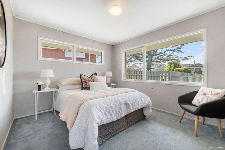 Photo of property in 82 Archmillen Avenue, Pakuranga Heights, Auckland, 2010