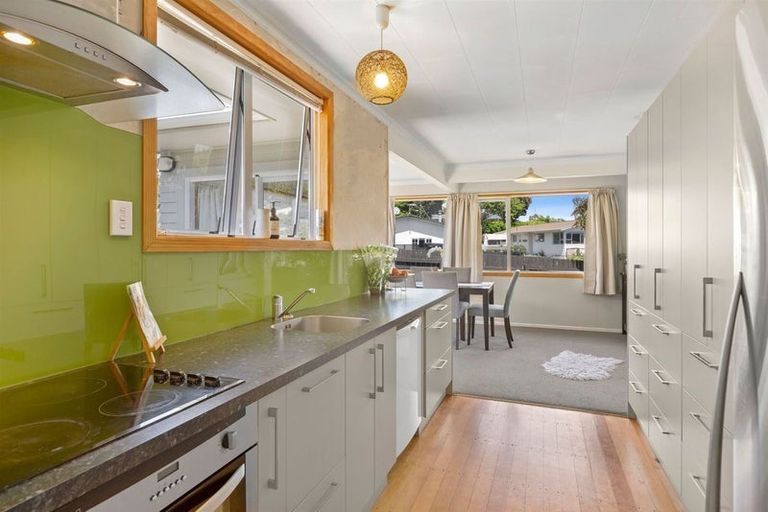 Photo of property in 42 Cumberland Street, Merrilands, New Plymouth, 4312