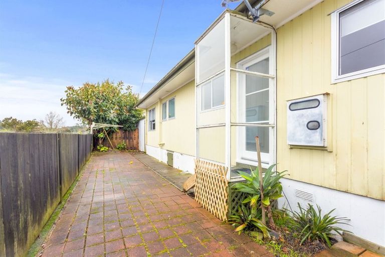 Photo of property in 1/322 Royal Road, Massey, Auckland, 0614