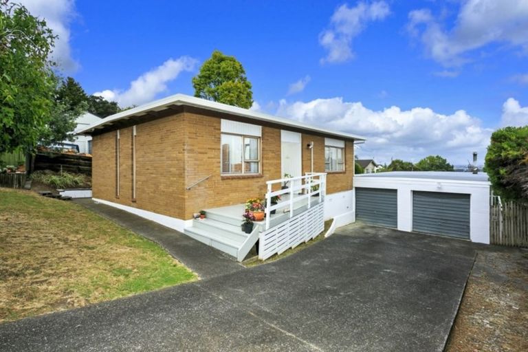 Photo of property in 1/4 Lynn Road, Bayview, Auckland, 0629