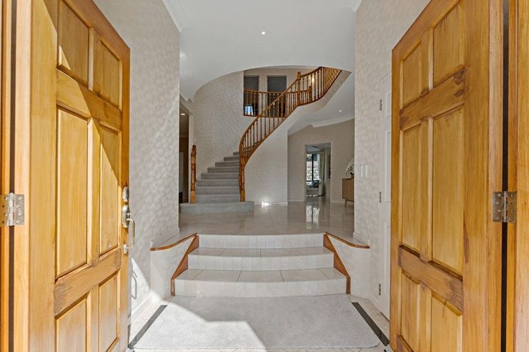 Photo of property in 15 Tumbridge Place, Somerville, Auckland, 2014