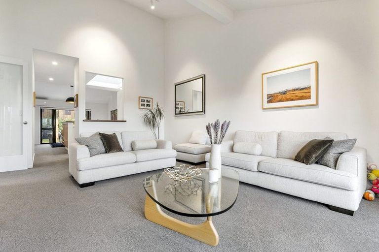 Photo of property in 10/8 Tobago Place, Sunnynook, Auckland, 0620