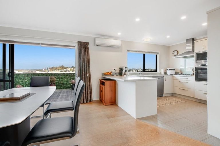 Photo of property in 16 Seamount Drive, Red Beach, 0932