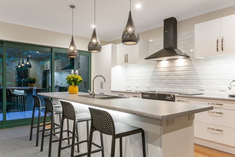 Photo of property in 1142 Paekakariki Hill Road, Paekakariki Hill, Porirua, 5381