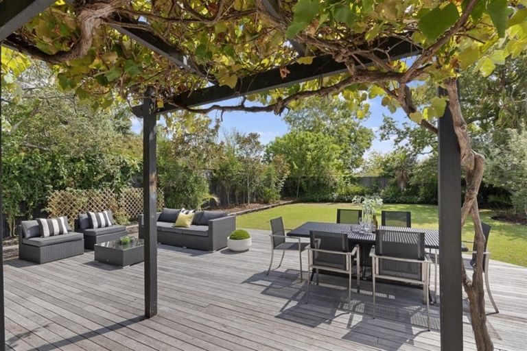 Photo of property in 8 Stafford Road, Northcote Point, Auckland, 0627