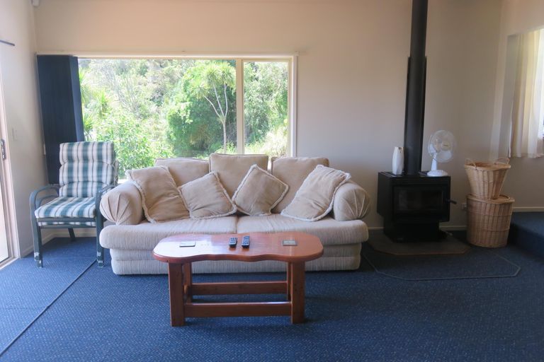 Photo of property in 13 Bush Point Road, Cable Bay, 0420