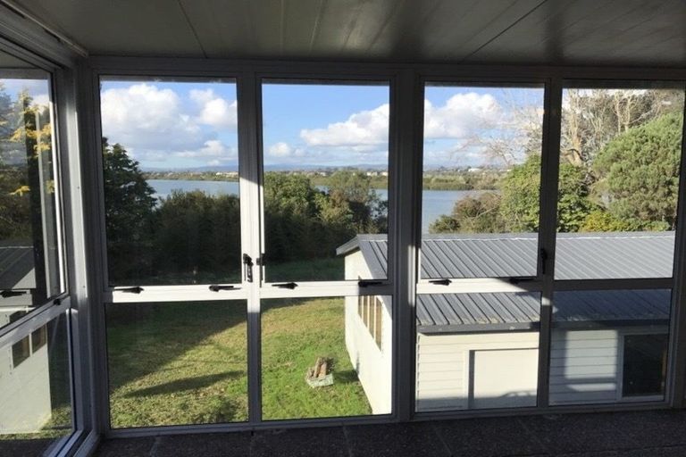 Photo of property in 33 Estuary Road, Weymouth, Auckland, 2103
