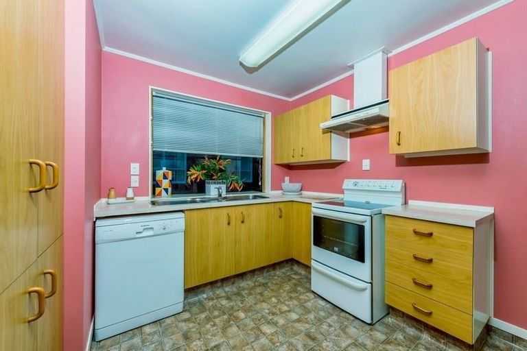 Photo of property in 27 Hassan Drive, Massey, Auckland, 0614