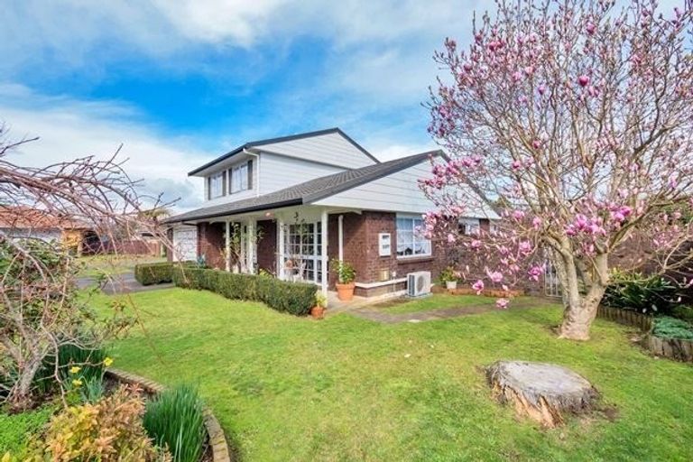 Photo of property in 15 Donzella Place, Conifer Grove, Takanini, 2112