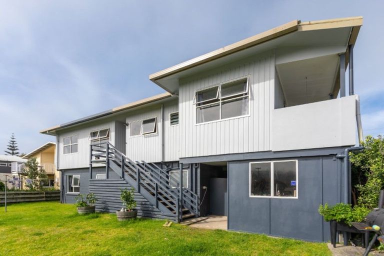 Photo of property in 320 Ocean Road, Whangamata, 3620