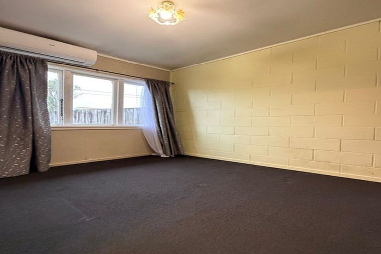 Photo of property in 4 Beaubank Road, Kelston, Auckland, 0602