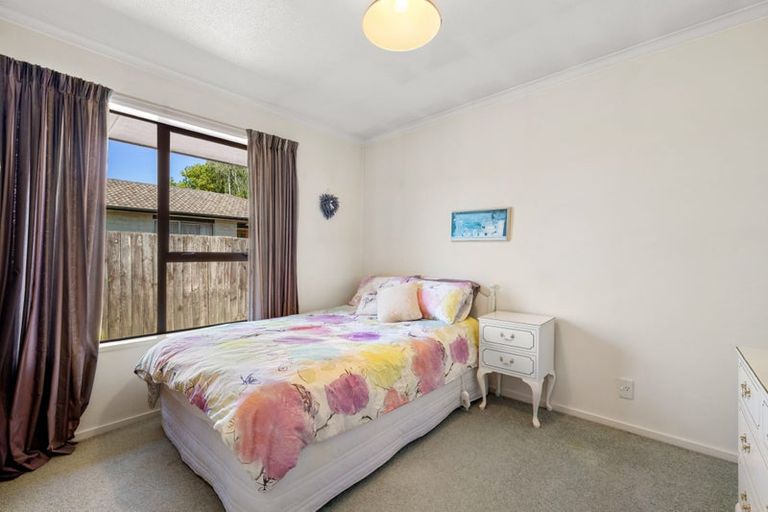 Photo of property in 7 Clivedon Place, Redwood, Christchurch, 8051