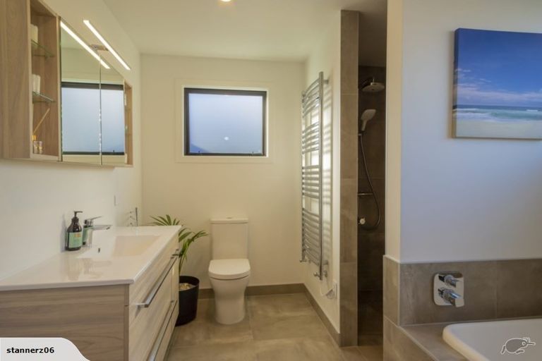 Photo of property in 39 Jacks Point Rise, Jacks Point, Queenstown, 9371