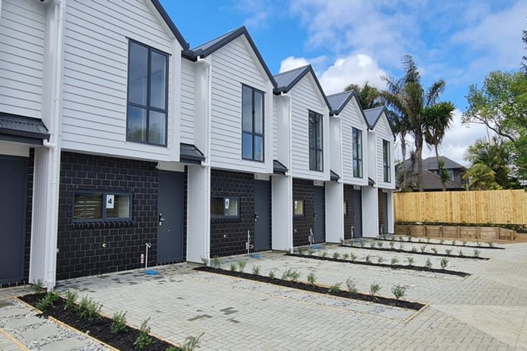 Photo of property in 2 Rimu Road, Mangere Bridge, Auckland, 2022