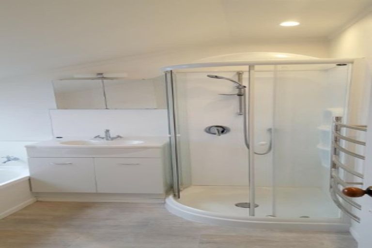 Photo of property in 2/76 Trafalgar Street, Waterloo, Lower Hutt, 5011