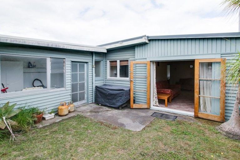 Photo of property in 26 Kent Avenue, Waitarere Beach, Levin, 5510