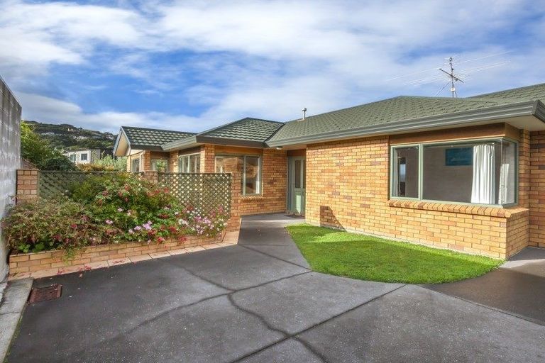 Photo of property in 80a Oxford Street, Tawa, Wellington, 5028