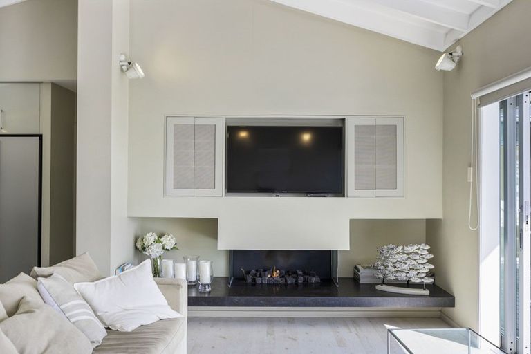 Photo of property in 53a De Luen Avenue, Tindalls Beach, Whangaparaoa, 0930