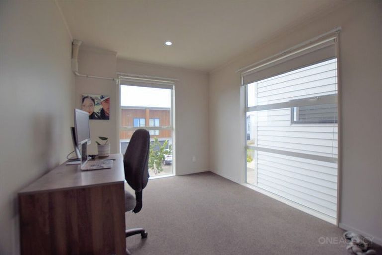 Photo of property in 25 Lili Chen Way, Mangere Bridge, Auckland, 2022