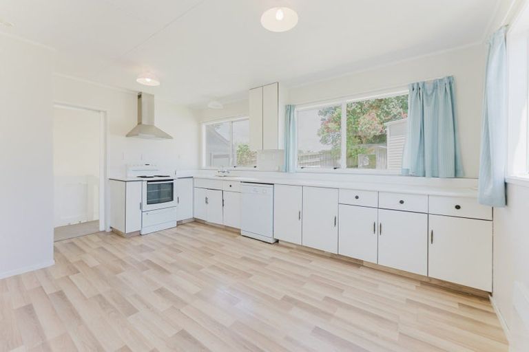 Photo of property in 50 Trelawney Crescent, Westown, New Plymouth, 4310