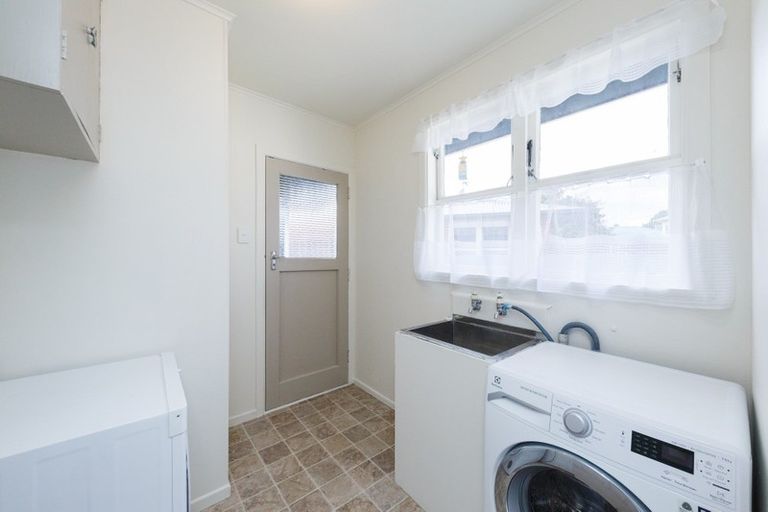 Photo of property in 1 Tararua Terrace, Cloverlea, Palmerston North, 4412