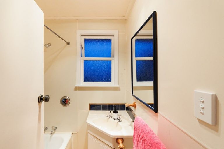 Photo of property in 10 Oriana Place, Highbury, Palmerston North, 4412