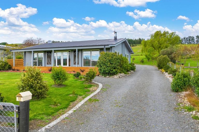 Photo of property in 21 Oxford Street, Waikari, 7420