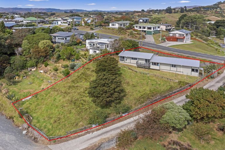 Photo of property in 7 Manukau Road, Raglan, 3225