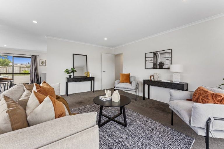 Photo of property in 13 Barry Curtis Place, Levin, 5510