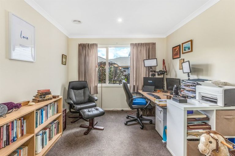 Photo of property in 13 Kepler Way, Aotea, Porirua, 5024