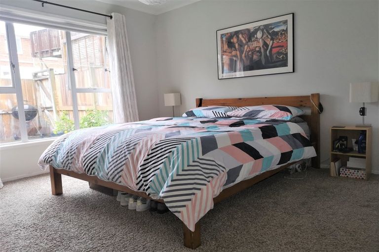 Photo of property in 3/172 Beach Haven Road, Beach Haven, Auckland, 0626