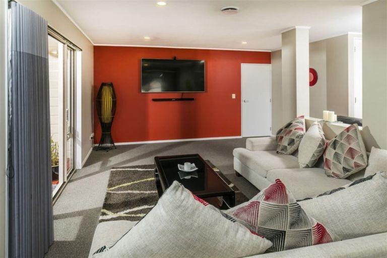 Photo of property in 78 Kingdale Road, Henderson, Auckland, 0610