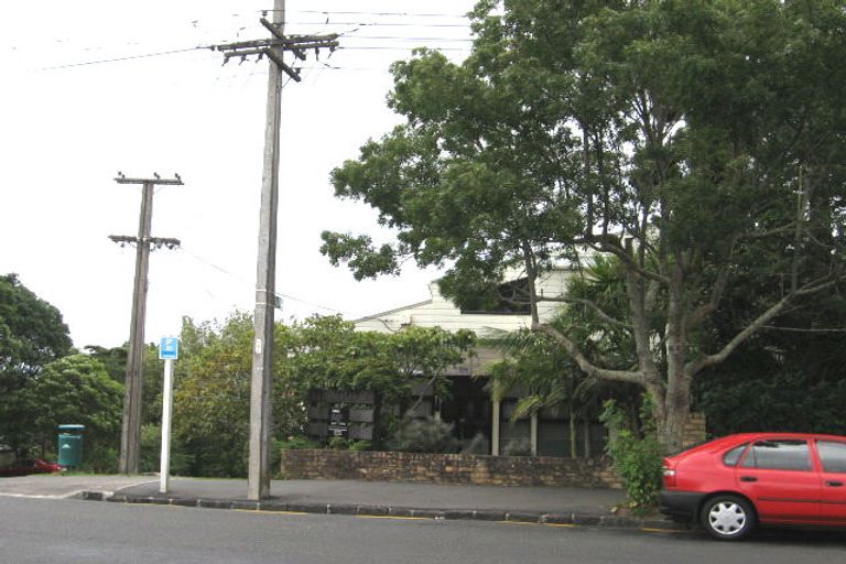 Photo of property in 1/111 Hinemoa Street, Birkenhead, Auckland, 0626