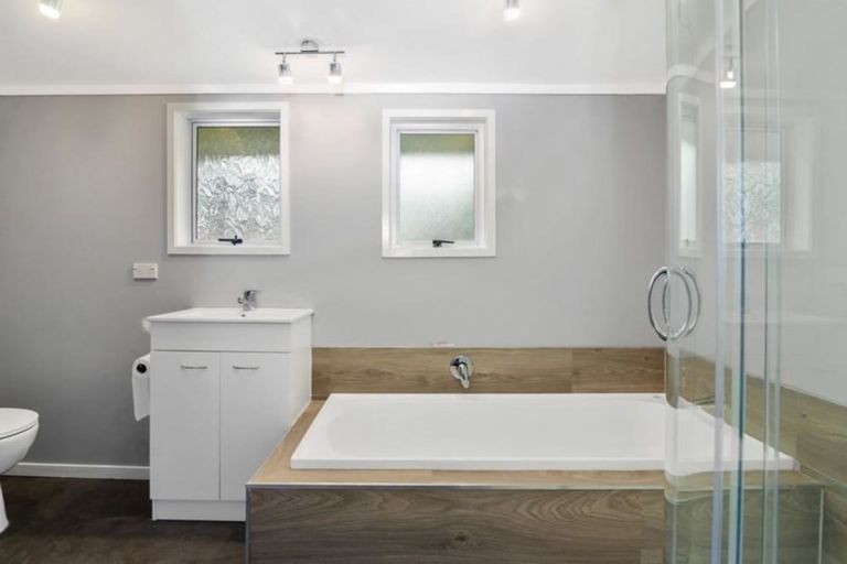 Photo of property in 5 Ross Road, Western Heights, Rotorua, 3015