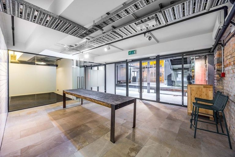 Photo of property in 44a Queen Street, Northcote Point, Auckland, 0627