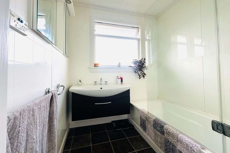 Photo of property in 16 Oxford Street, Holmes Hill, Oamaru, 9401