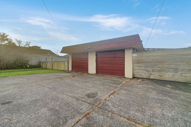 Photo of property in 130a Bruce Mclaren Road, Henderson, Auckland, 0612